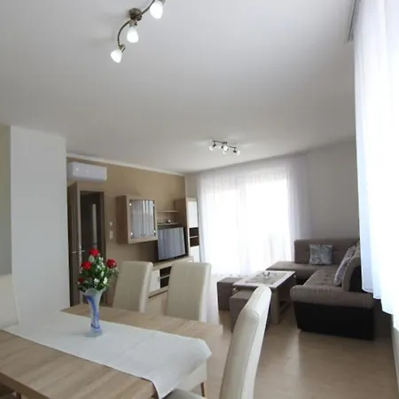 Apartment Varga アパート プリヴラカ