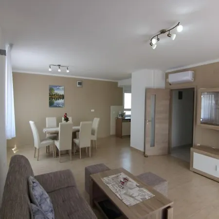 Apartment Varga Appartement *